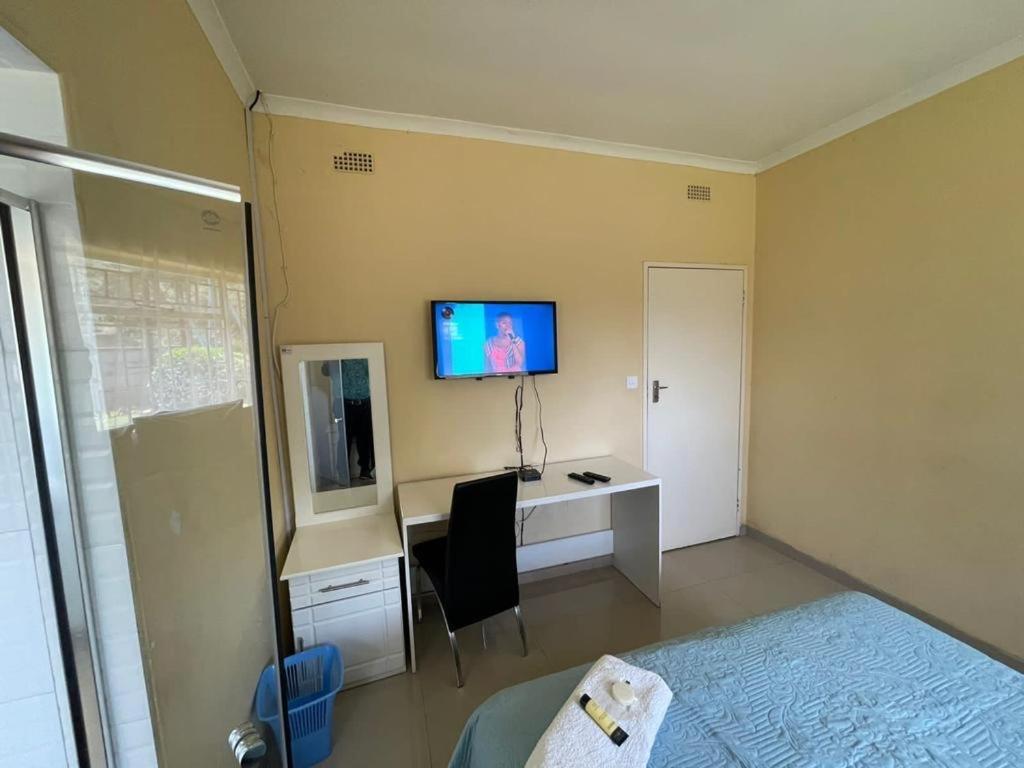 The Hawks Bed And Breakfast Harare Buitenkant foto