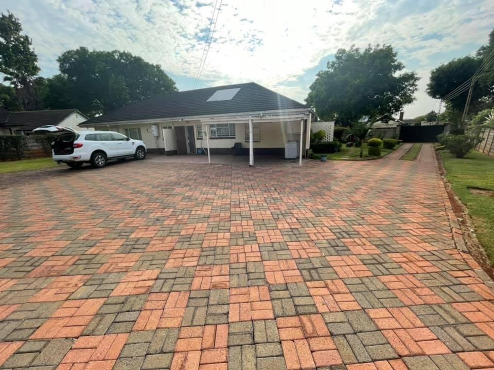 The Hawks Bed And Breakfast Harare Buitenkant foto