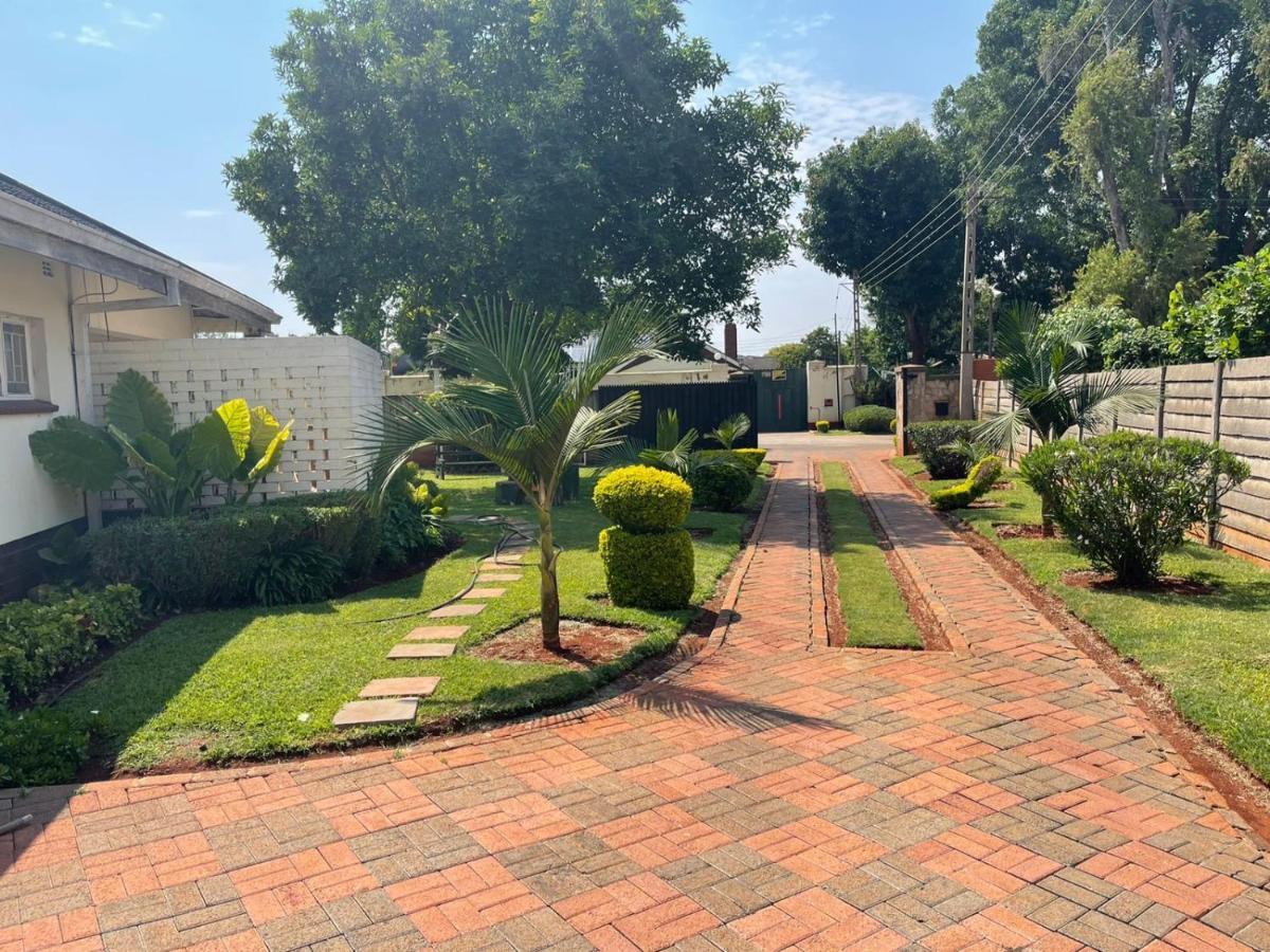 The Hawks Bed And Breakfast Harare Buitenkant foto